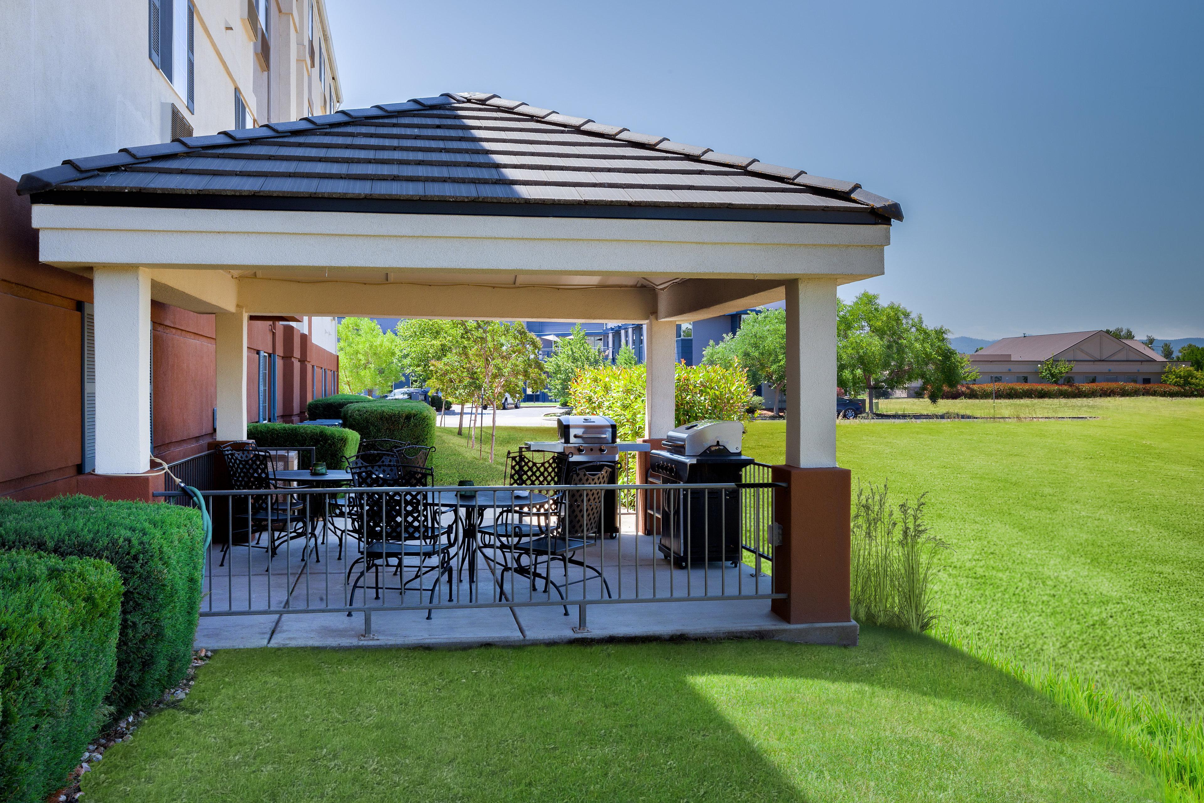 Candlewood Suites Medford By Ihg Exterior photo
